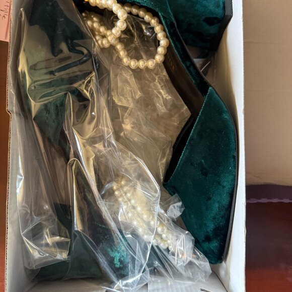 Green velvet block heels with pearl ankle strap - Picture 6 of 8